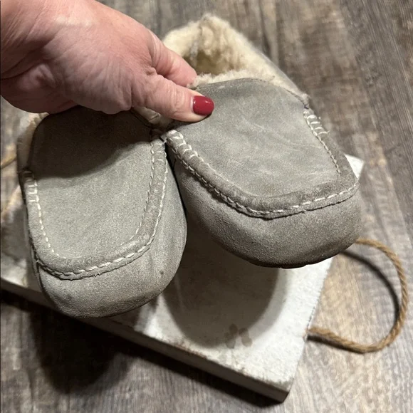 UGG Women’s Ansley Gray Slipper - rubber bottom. Size 11 -RUNS SMALL - Picture 10 of 14